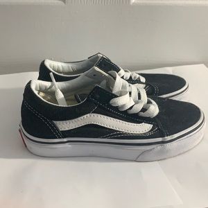 VANS BLACK AND WHITE
